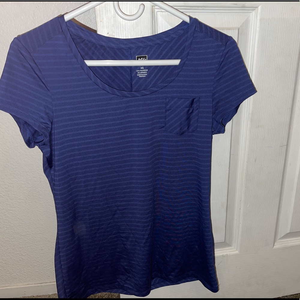 REI XS stretchy athletic shirt